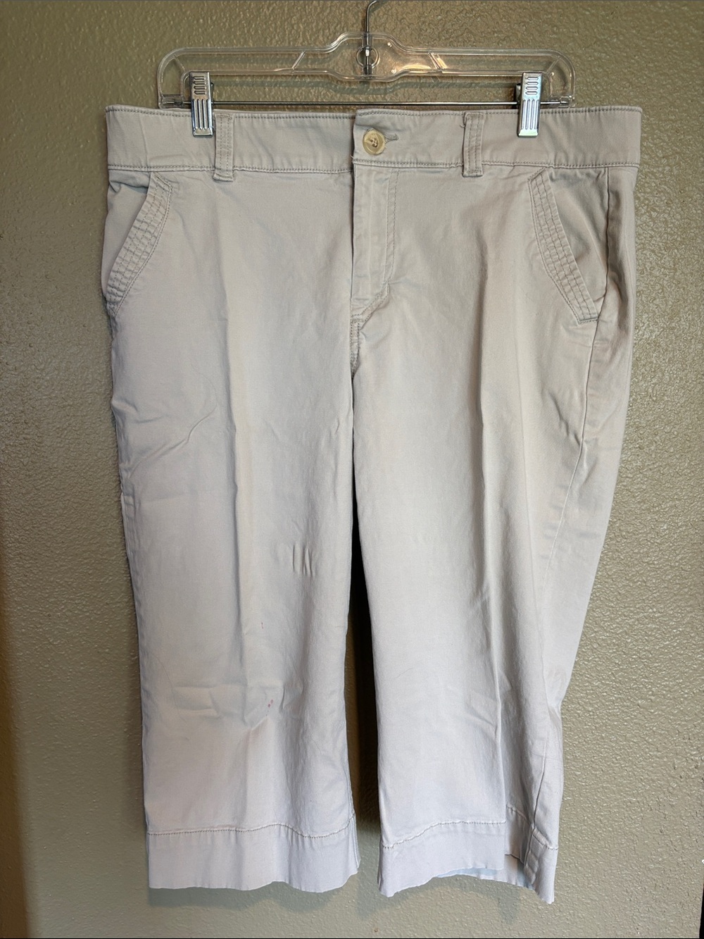 Dockers Women’s Khaki Cropped Capri Pants Flat Front Classic Chino